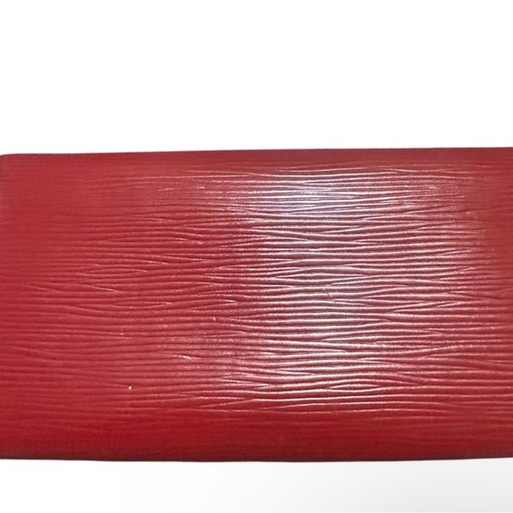 LV EPI wallet with a sleek Designer Women's Clutch - Picture 2 of 8